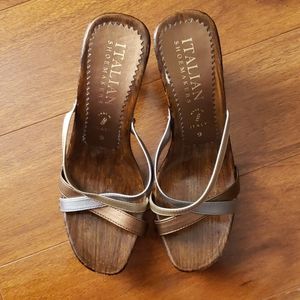 Italian Shoemakers Wooden Sandals: Size 9